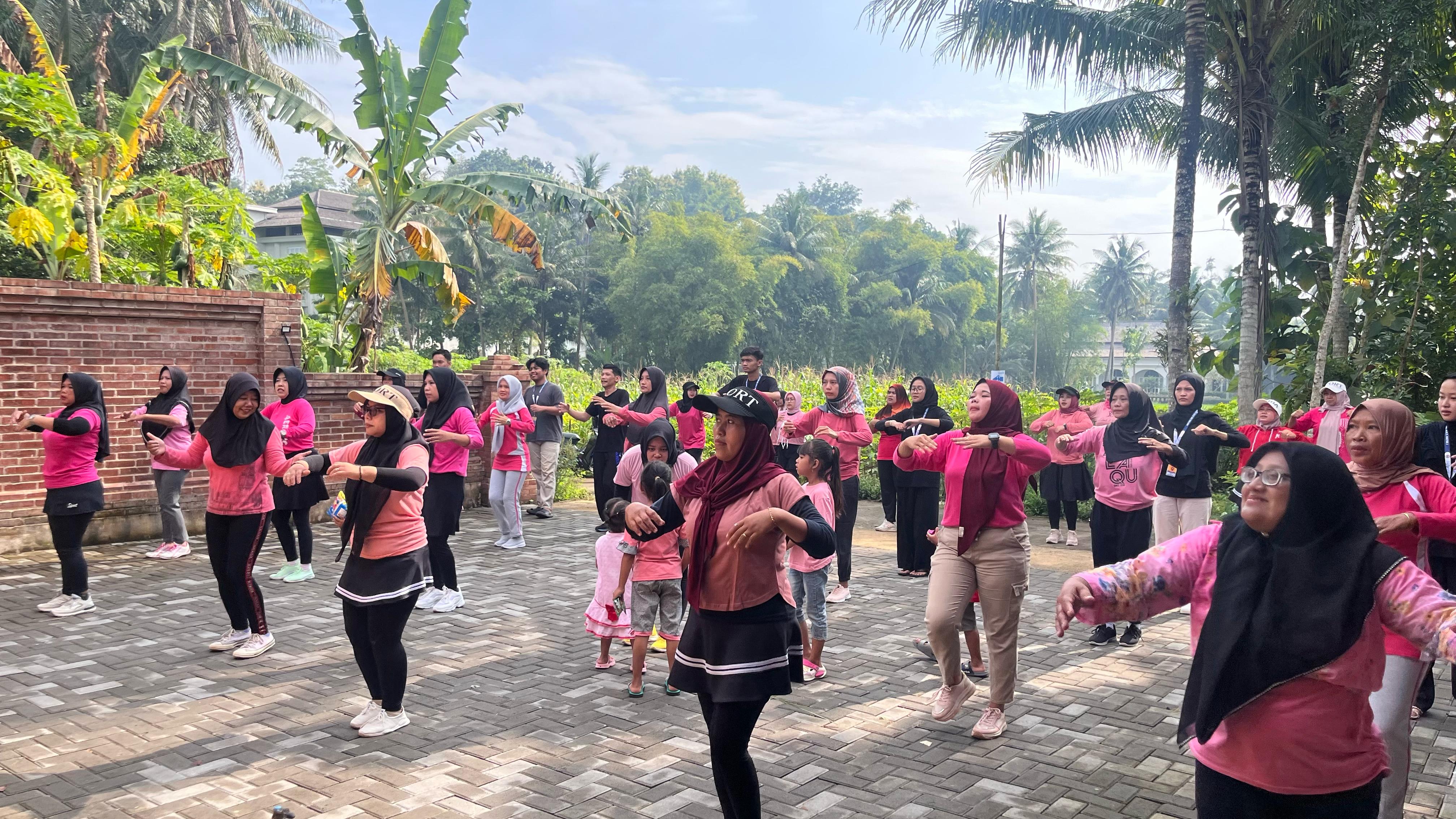 KEGIATAN SENAM RUTIN SABTU IBU-IBU TARWIYAH